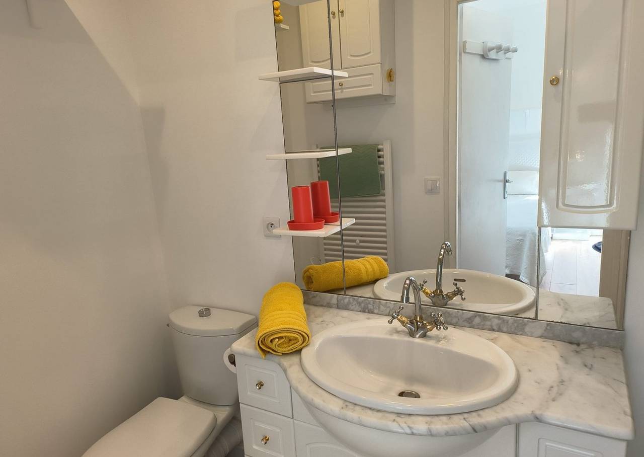 Chambre d'hôtes Émeraude - Petite Chambre sur jardin in Biarritz, Région de Bayonne