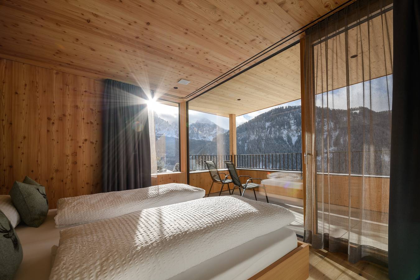 Ganzes Studio, Ferienwohnung 'Apartments Emilia 2' mit Bergblick, Balkon und Wi-Fi in St. Jakob (Sankt Ulrich), St. Ulrich in Gröden