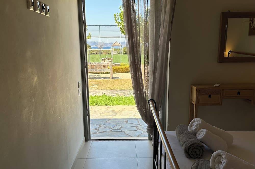 Seaside Villa with Private Football Pitch in Euböa