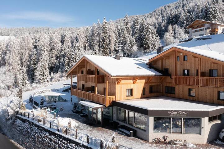 Hôtel pour 3 personnes, avec jacuzzi et piscine ainsi que sauna et jardin