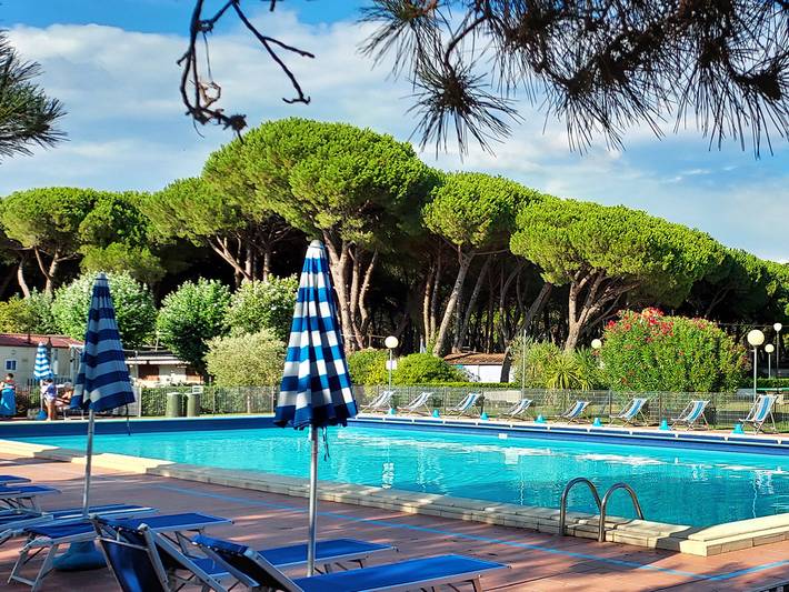 Glamping per 5 persone, con Terrazza e Giardino nonché Piscina per bambini e Piscina in Liguria