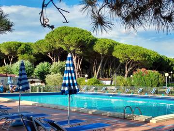 Camping für 5 Personen, mit Kinderpool und Pool sowie Garten, mit Haustier in Italienische Riviera