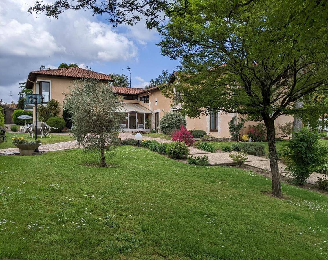 Hôtel Studios Les Acacias in Lac de Christus, Saint-Paul-lès-Dax