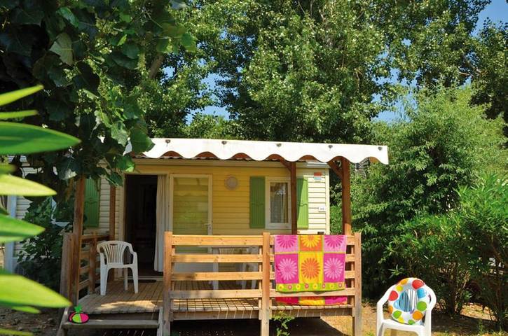 Camping pour 6 personnes, avec Jacuzzi et Terrasse ainsi que Piscine et Sauna au Le Grau-du-Roi - 2
