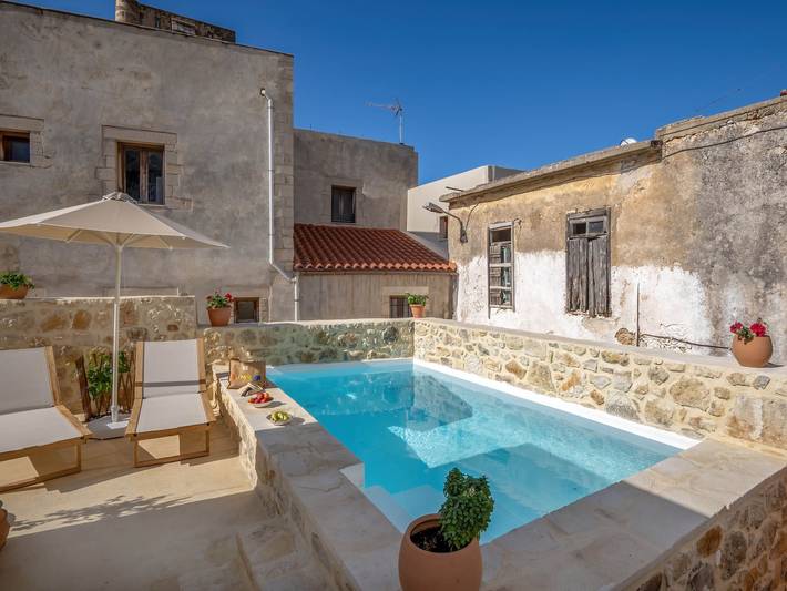 Villa für 8 Personen, mit Balkon und Terrasse sowie Garten und Pool auf Kreta