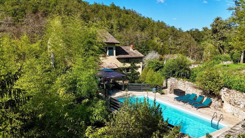 Chambre d’hôte pour 2 personnes, avec terrasse et piscine ainsi que vue et jardin