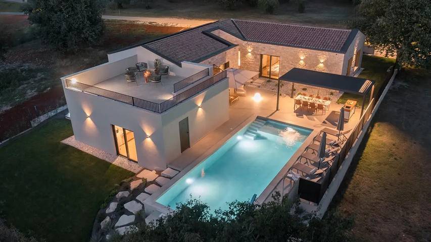 Villa for 8 personer, med have og jacuzzi samt pool - 1