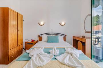 Vacation Rental for 2 Guests in Nikiana, Alexandros, Picture 4