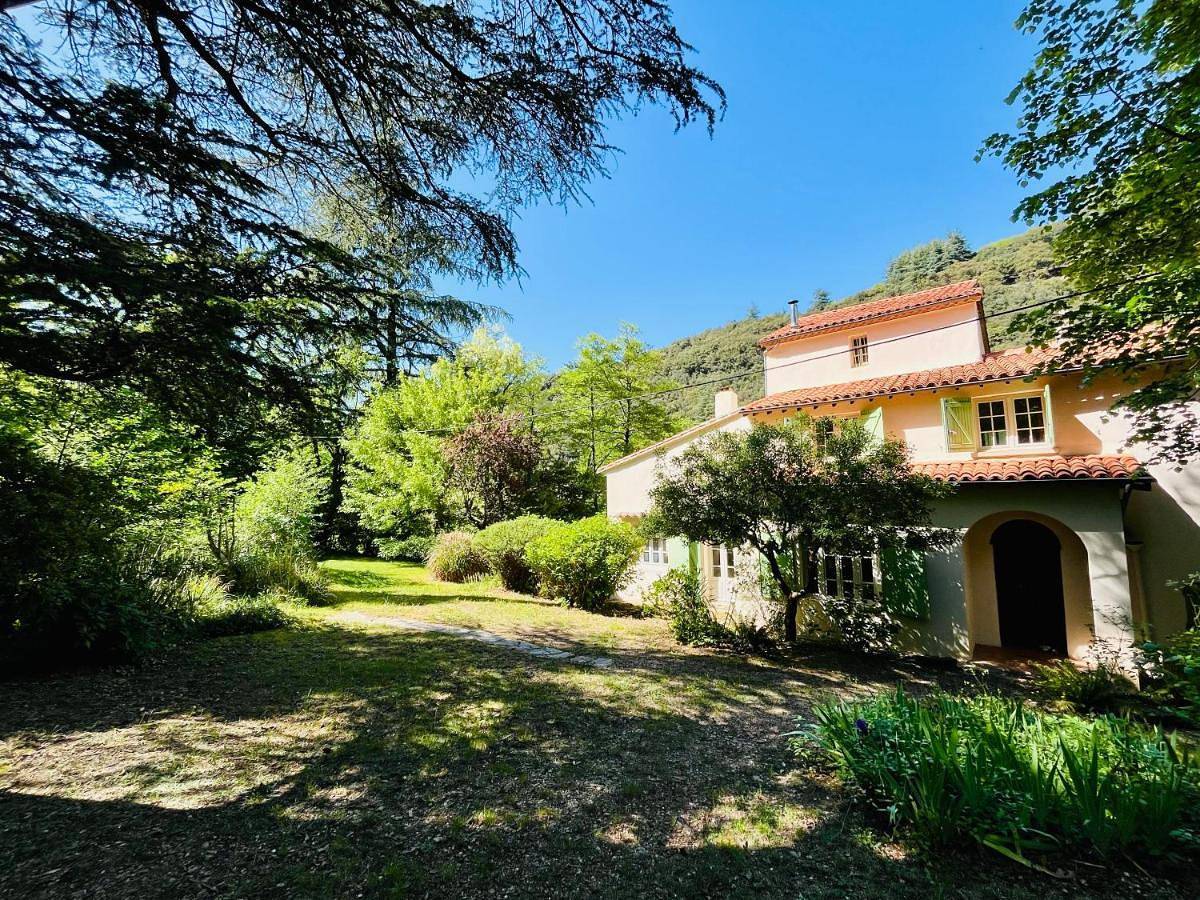 Five-Bedroom House in Val-d'Aigoual, Parc national des Cévennes