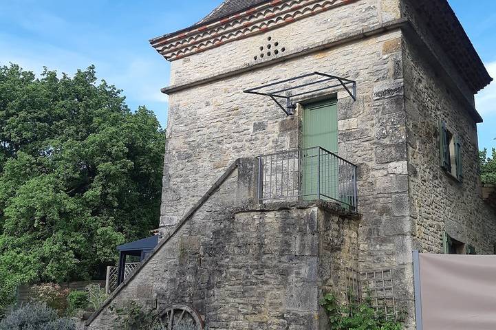 Gîte pour 3 personnes, avec Terrasse et Jardin à Saint-Antonin-Noble-Val
