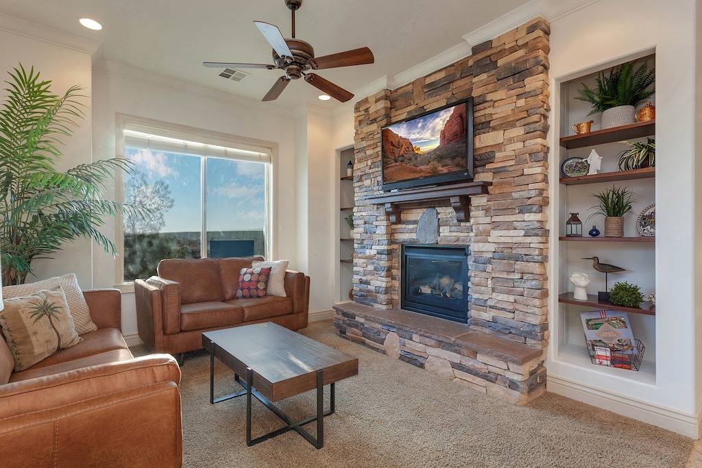 Ganze Wohnung, Coral Springs A8, 3 Bedrooms w/ Bbq Grill, Cable Tv, 2 Private Fireplaces & a Soaker Bathtub in Hurricane, Zion Nationalpark