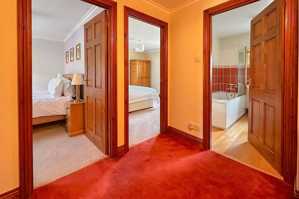 A cosy stone cottage with stunning views, village charm, and adventure at your doorstep in Reeth, Yorkshire Dales National Park