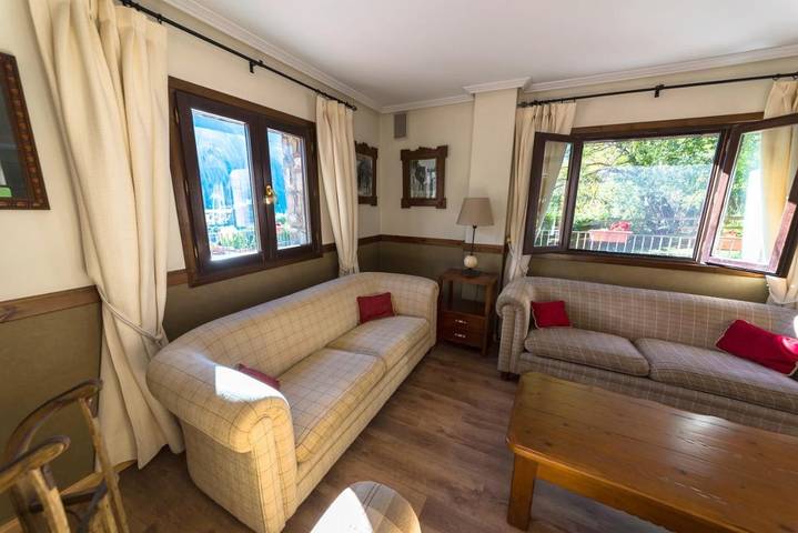 Location de vacances pour 4 personnes, avec jardin et piscine ainsi que sauna et jacuzzi à Sallent de Gállego - 4