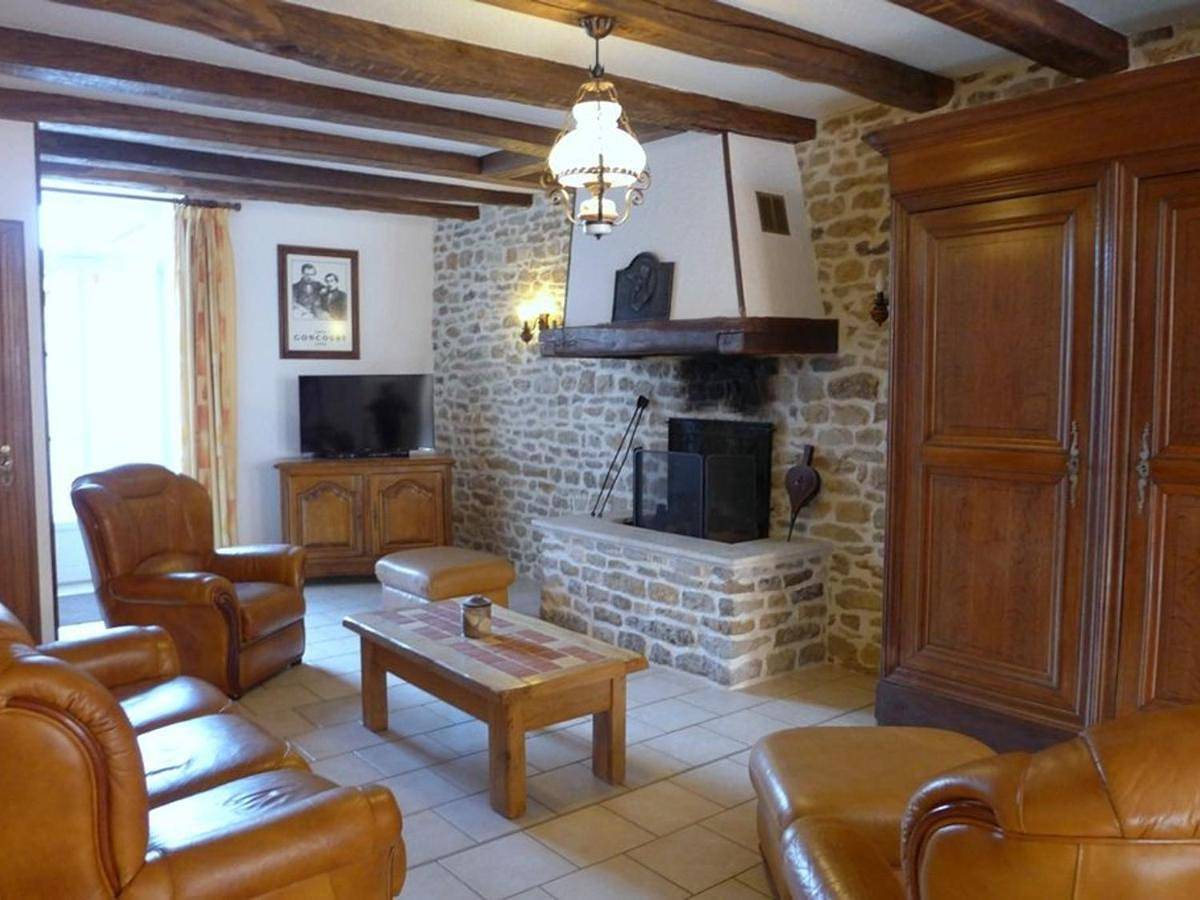 Maison restaurée avec piscine privée chauffée et équipements de loisirs à Bourmont-entre-Meuse-et-Mouzon - Fr-1-611-58 in Goncourt, Haute-Marne