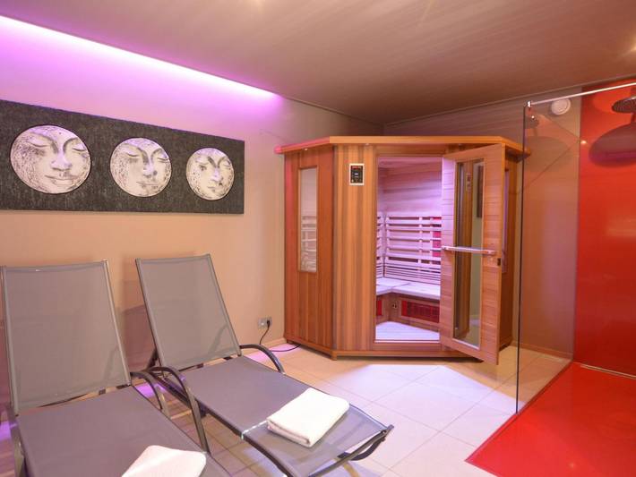 Maison de vacances pour 8 personnes, avec terrasse et jardin ainsi que piscine et sauna, adapté aux familles - 1