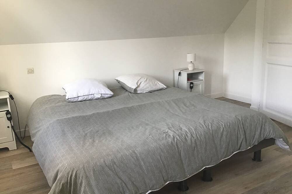 Gîte le nid du bouloir House with garden in the quiet center of lisieux in Lisieux, Region de Lisieux