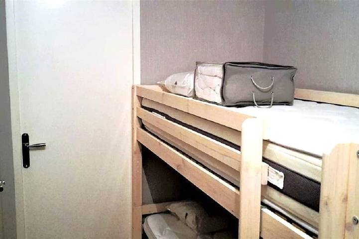 Appartement entier, Charmant T2, hypercentre, calme, terrasse, parking, commerces in Luchon-Superbagnères, Bagnères-de-Luchon