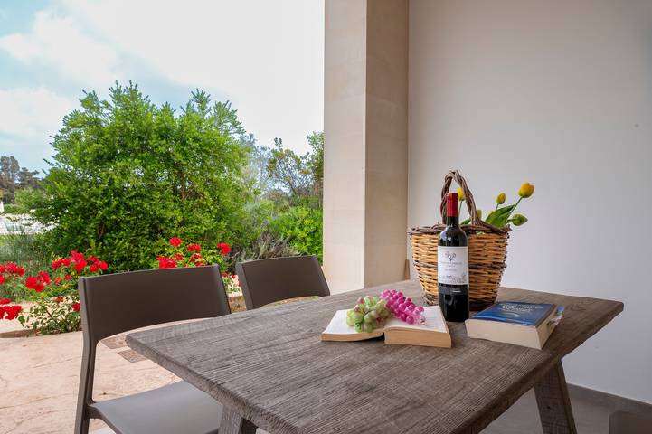 Entire apartment, Apartment 'Tenuta Vigna Corallo - Dalia' with Shared Pool, Wi-Fi and Air Conditioning in Baia dei Turchi, Otranto region