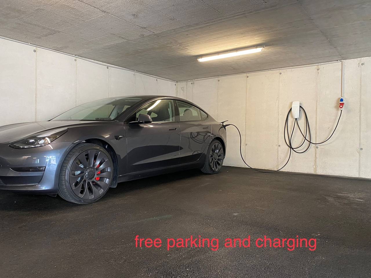 Ganze Ferienwohnung, Exklusive Penthousewohnung mit Tesla-Wallbox in Innsbruck in Innsbruck, Innsbruck Land