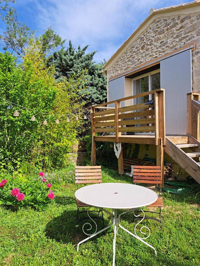 Location de vacances pour 2 personnes, avec balcon ainsi que piscine et jardin à Salazac - 2