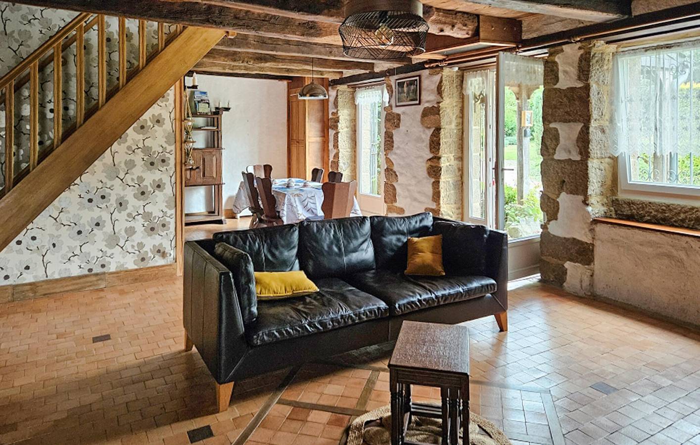 Appartement confortable de 113 m² avec terrasse, place de parking et Wi-Fi in Noyal-sous-Bazouges, Fougères-Vitré
