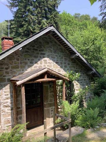 Location de vacances pour 3 personnes, avec terrasse et jardin à Faux-la-Montagne