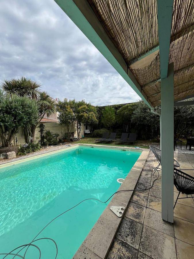 Maison de vacances pour 6 personnes, avec Balcon et Terrasse ainsi que Jardin et Piscine à Bègles