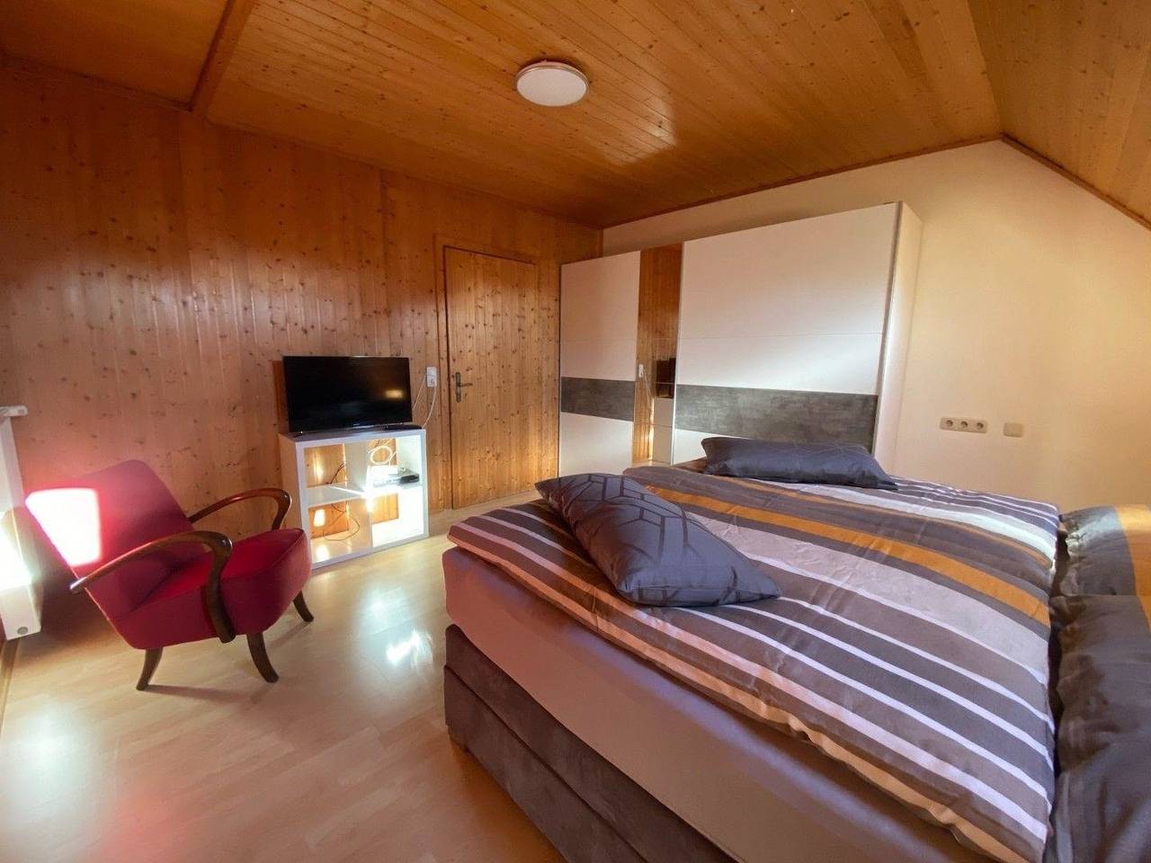 Ganze Ferienwohnung, 73 m2 „Sauvignon Blanc" Dg, Ausblick in Südoststeiermark, Bad Radkersburg