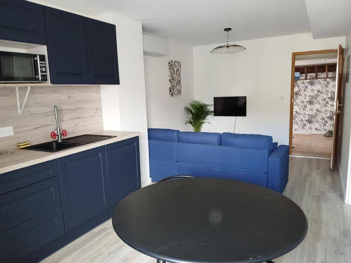 Appartement entier, One-Bedroom Apartment in Marlieux, Région de Bourg-en-Bresse