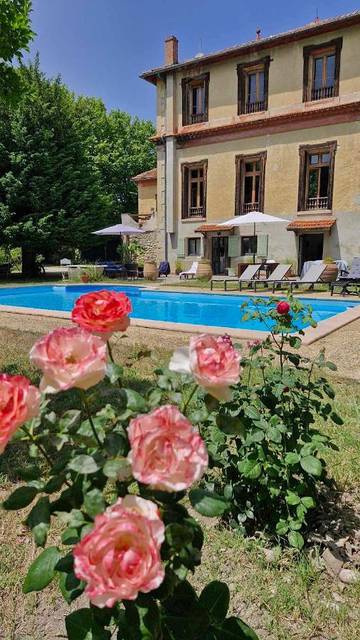 Chambre d’hôte pour 2 personnes, avec piscine et vue ainsi que terrasse et jardin à Valréas
