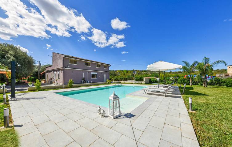Casa vacanza per 6 persone, con giardino e terrazza nonché piscina a Floridia