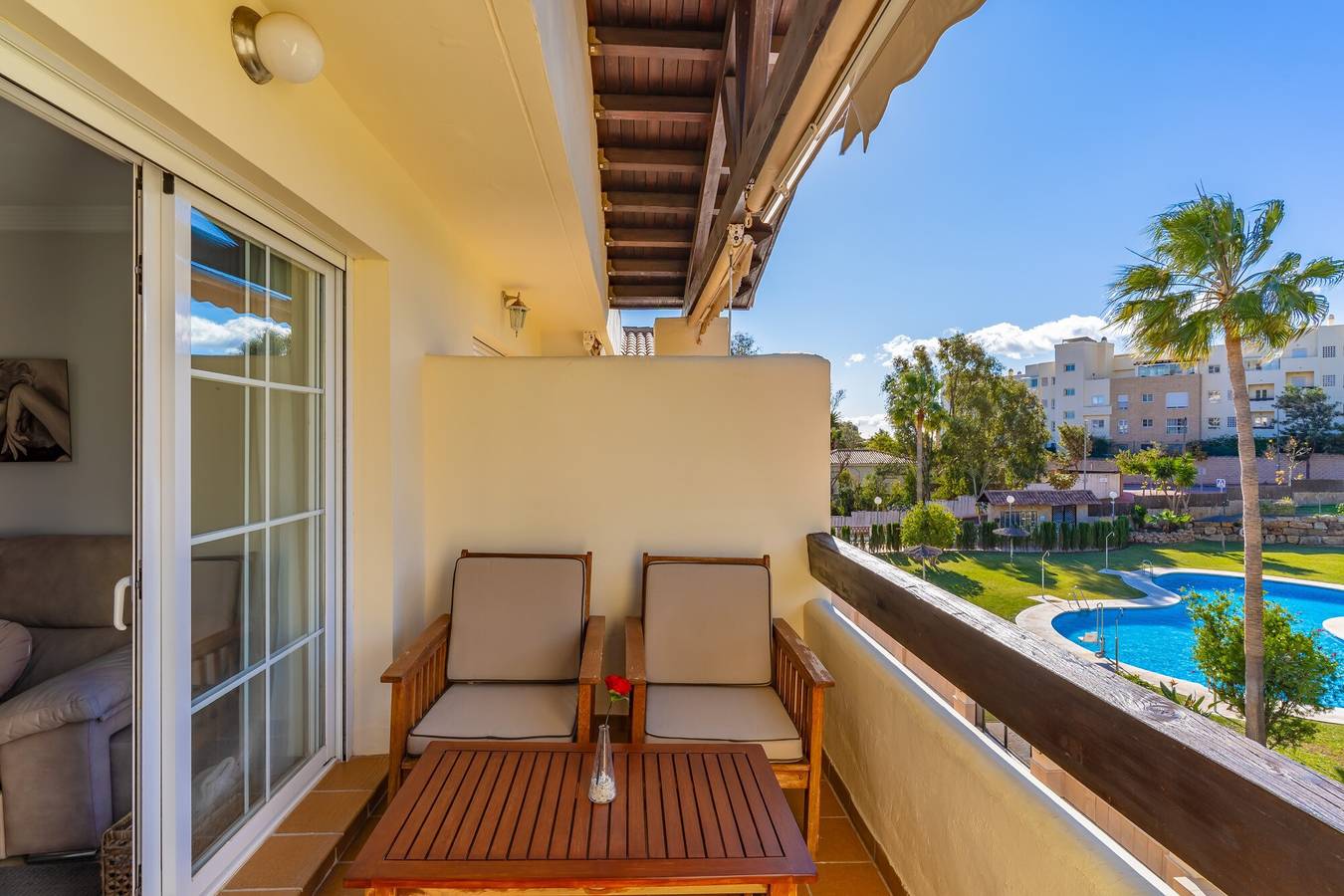 Entire apartment, Benalmádena-Arenal Golf Apartment with Shared Pool, Wi-Fi, and Air Conditioning in Torrequebrada, Benalmádena
