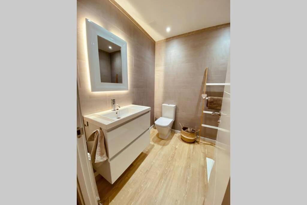 Apartamento entero, One-Bedroom Apartment in Barbastro, Provincia de Huesca