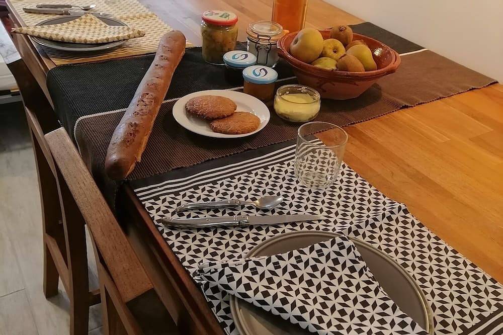 Character studio with independent south-facing patio in Dompierre-sur-Mer, Région de La Rochelle