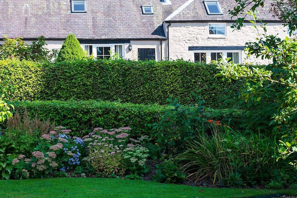 Charming Fully Refurbished Garden Cottage  in Dumfries and Galloway