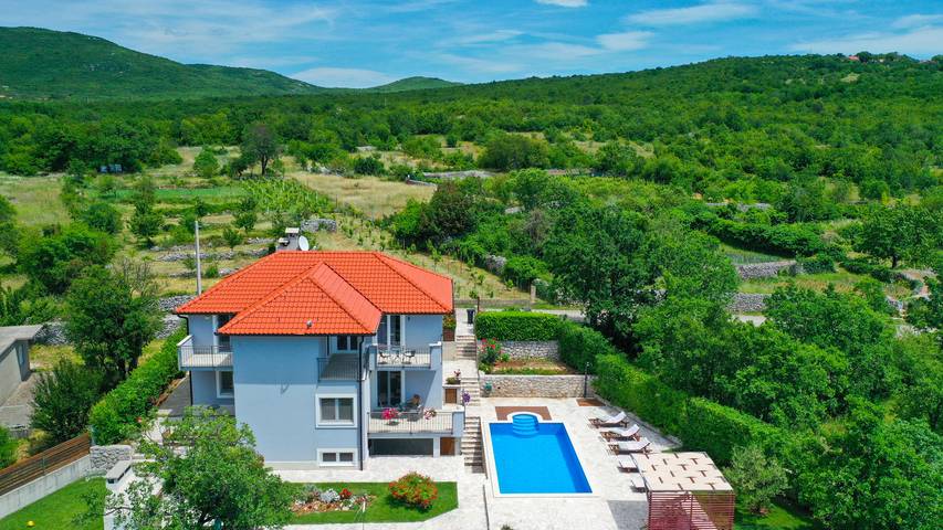 Ferienhaus für 10 Personen, mit Terrasse und Garten