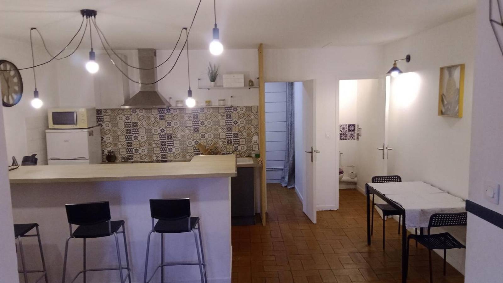 Ganze Wohnung, Appartement „City Center Forcalquier“ mit Balkon im Herzen der Altstadt in Forcalquier, Regionaler Naturpark Luberon