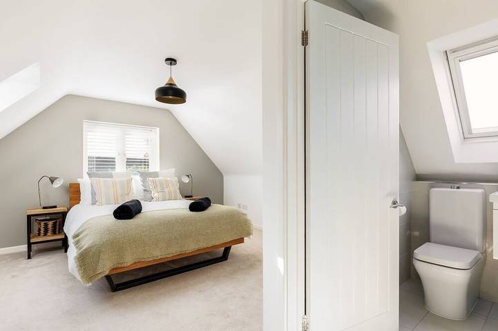 Ashtree House - Three Bedroom Detached House in Barton on Sea, Hampshire