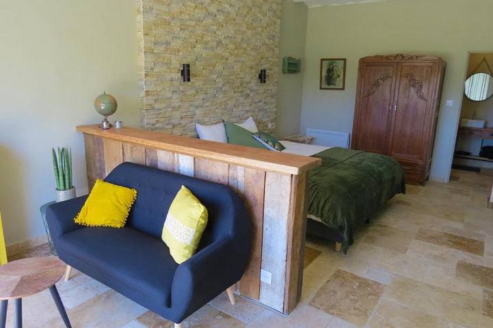 Location de vacances pour 2 personnes, avec piscine ainsi que vue et jardin à Dévillac - 3