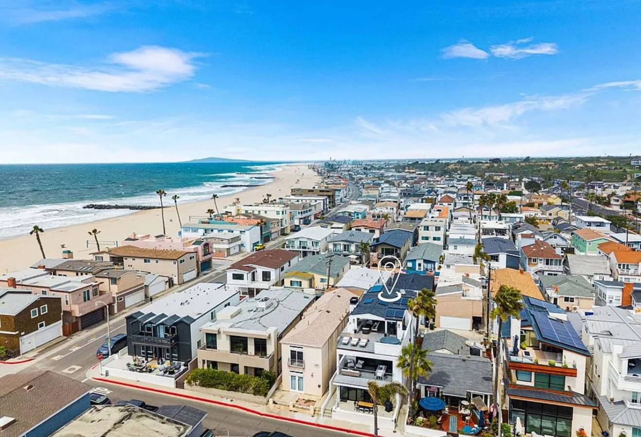 3Br Newport Luxury, Rooftop Deck, Hottub & Parking in Newport Beach, Orange County