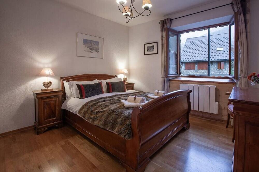 Chalet Rostaing, self catering Summer - catered in Winter in Vaujany, Parc national des Écrins