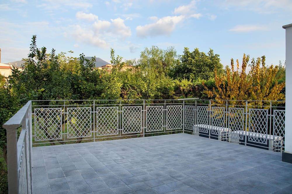 Entire apartment, Vesuvius Palace Aparthotel - Mercurio Apt in Ercolano, Vesuvio National Park