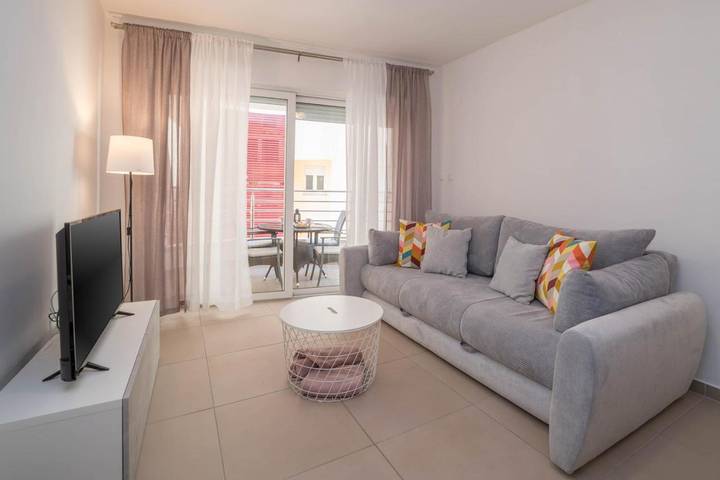 Ferienwohnung für 4 Personen, mit Balkon und Terrasse sowie Garten in Katoro