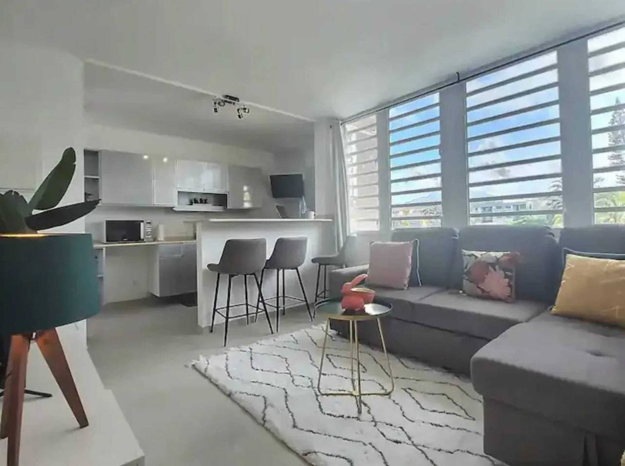 Apartamento entero, Apartamento acogedor con vista al mar en Fort-de-France, 40 m² in Martinica