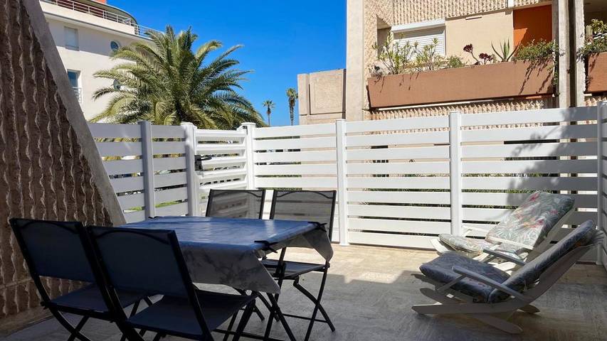 Gîte pour 4 personnes, avec terrasse dans Casino De Cavalaire - 2