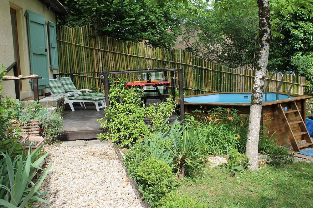 Appartement entier, Studio tranquille avec piscine privée - 5 minutes à pied du magnifique village médiéval! in Saint-Antonin-Noble-Val, Quercy