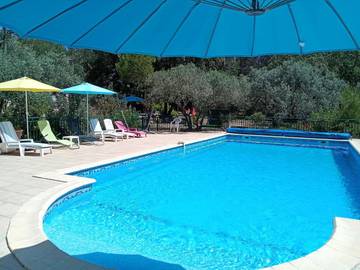 Chambre d’hôte pour 4 personnes, avec vue ainsi que jardin et piscine, animaux acceptés à Lorgues