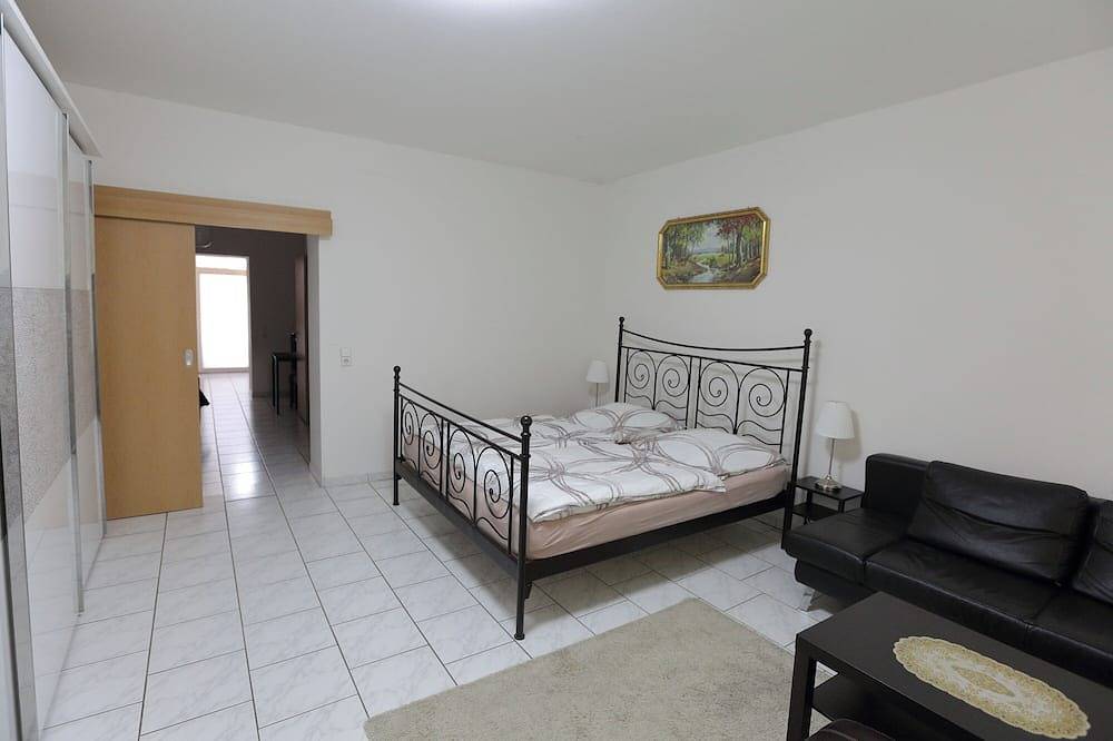 Ganze Wohnung, City-Apartment 1 - Direkt an der Fußgängerzone und dem Schlosspark Brühl gelegen in Phantasialand, Brühl