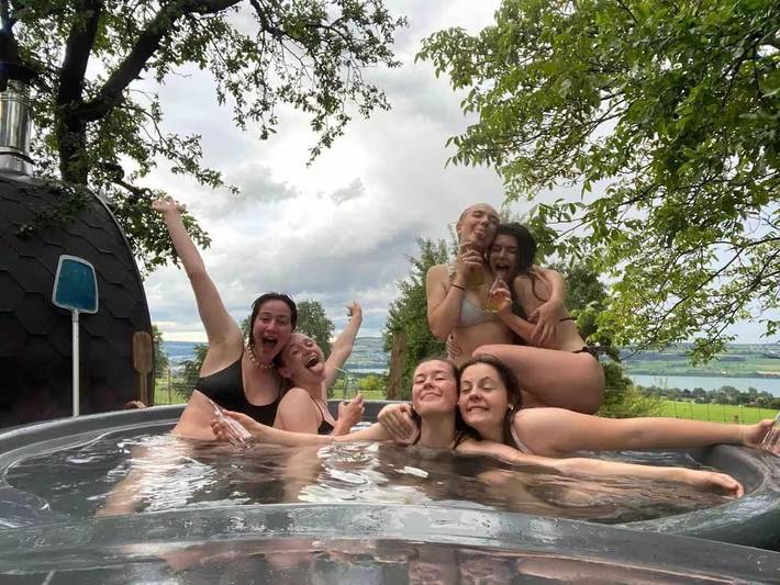 Ferienwohnung für 12 Personen, mit Whirlpool und Terrasse sowie Garten und Pool in Nottwil