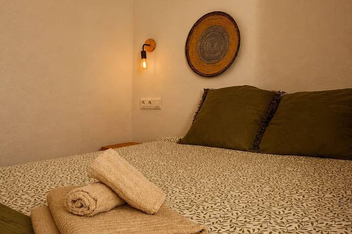 Encanto Guesthouse Room 2, Buganvilla in Canillas de Aceituno, Málaga Province